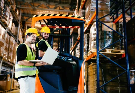Logistika. Outsourcing v logistice. Johnny Workman Logistika. Outsourcing v logistice. Johnny Workman